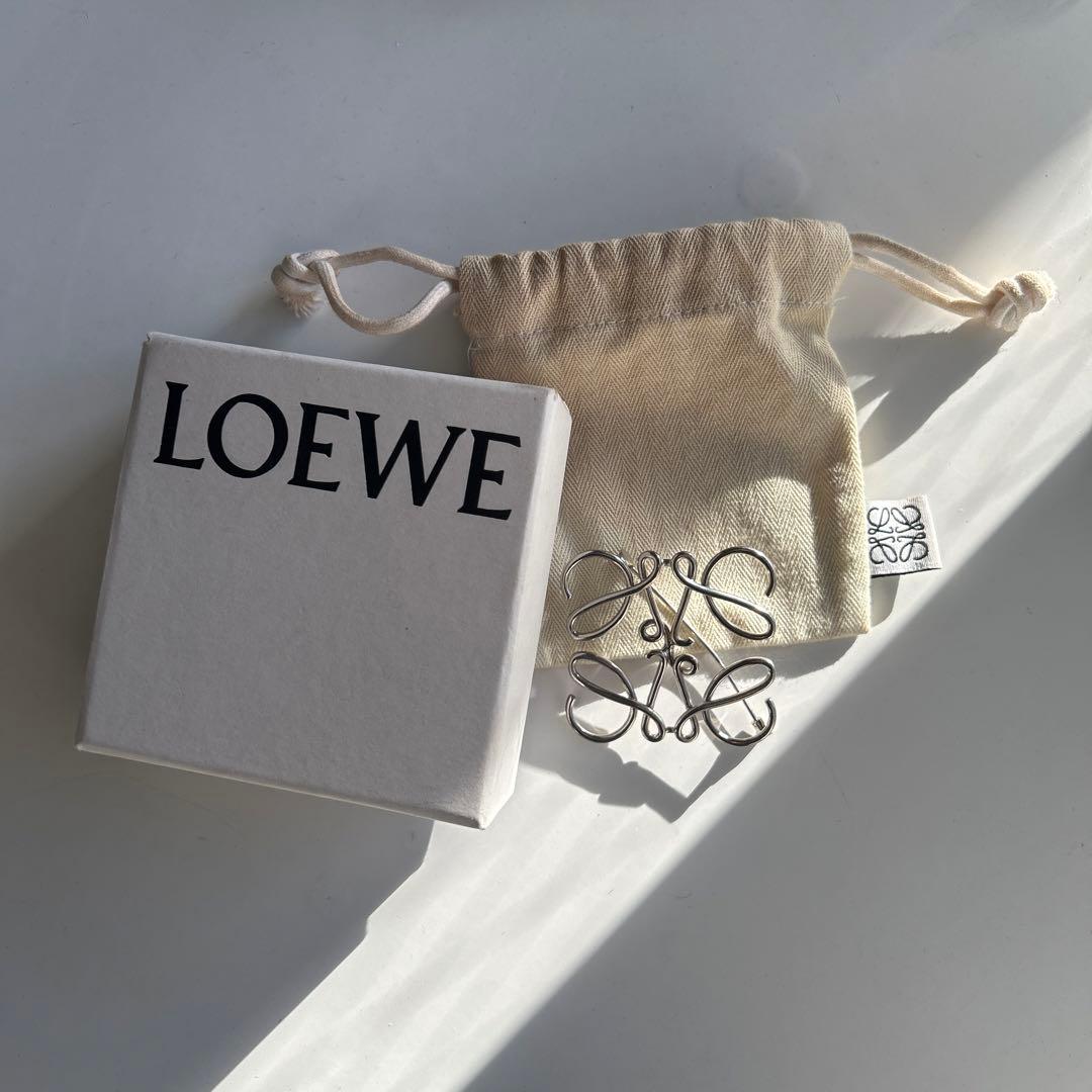 LOEWE メタルブローチ スワロフスキー風