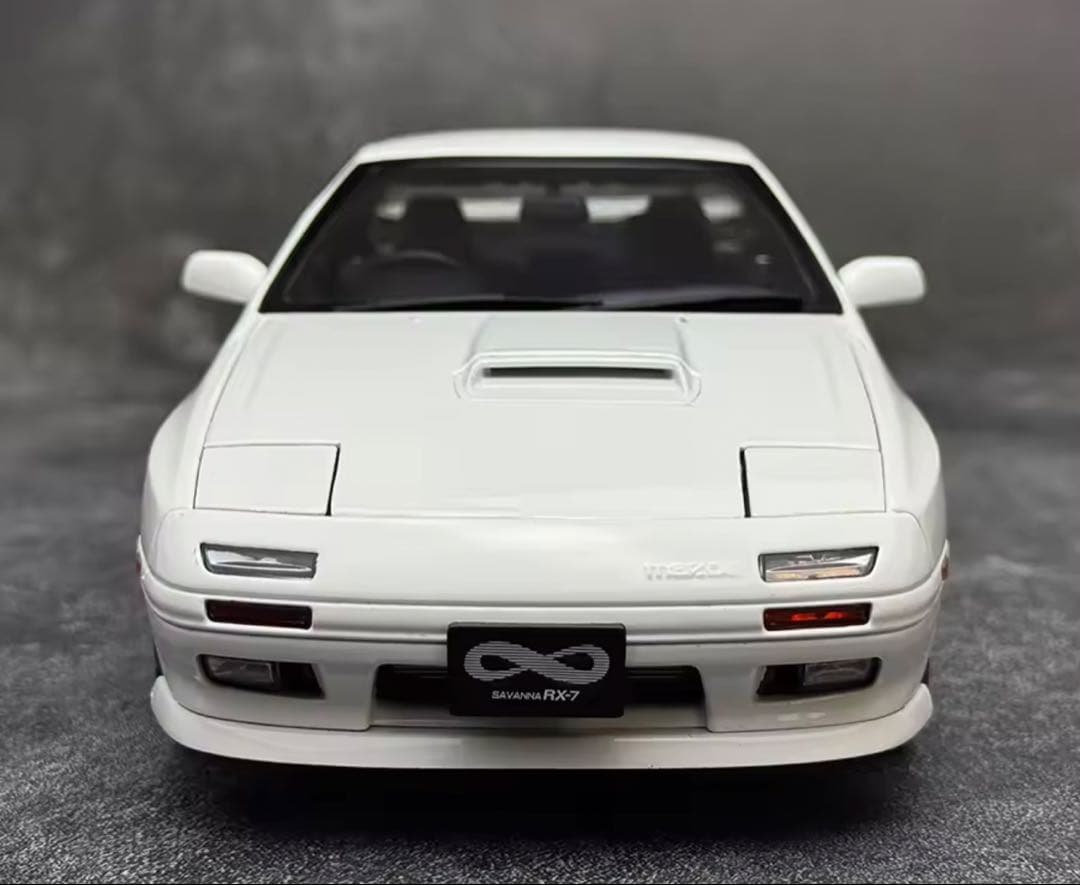 WHELARTダイキャスト 1:18スケール マツダ RX7 FC3S モデル