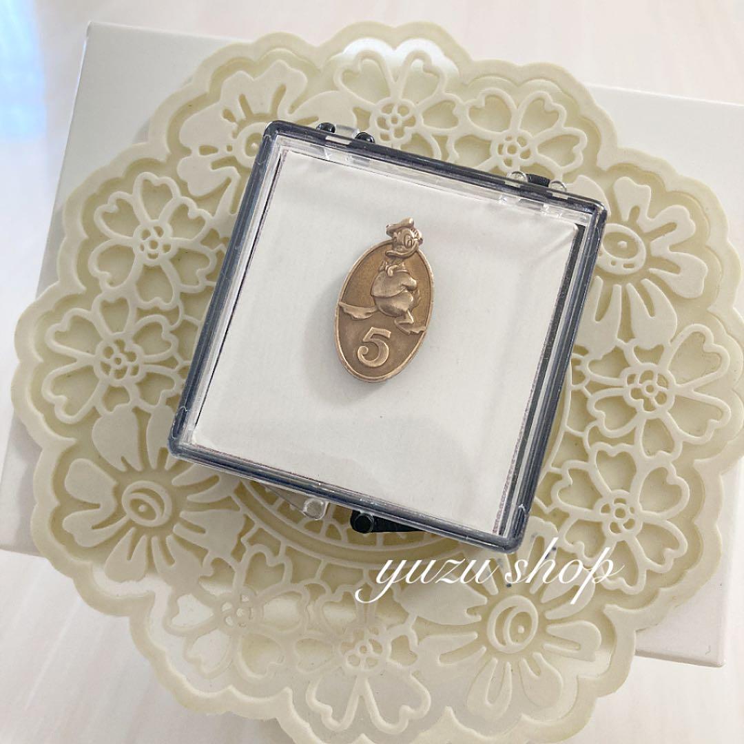 レア＊『121番』ディズニーキャストさんの非売品バッチ！。・＊