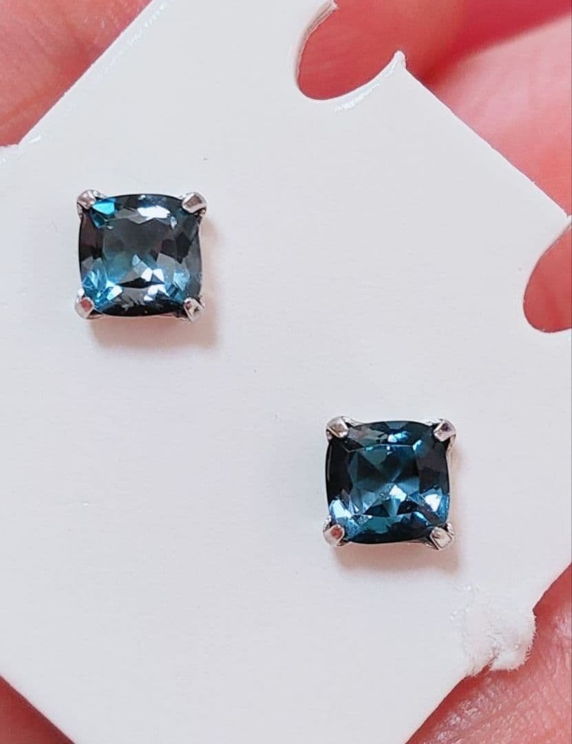 未使用品 pt900 天然ロンドンブルートパーズ ピアス