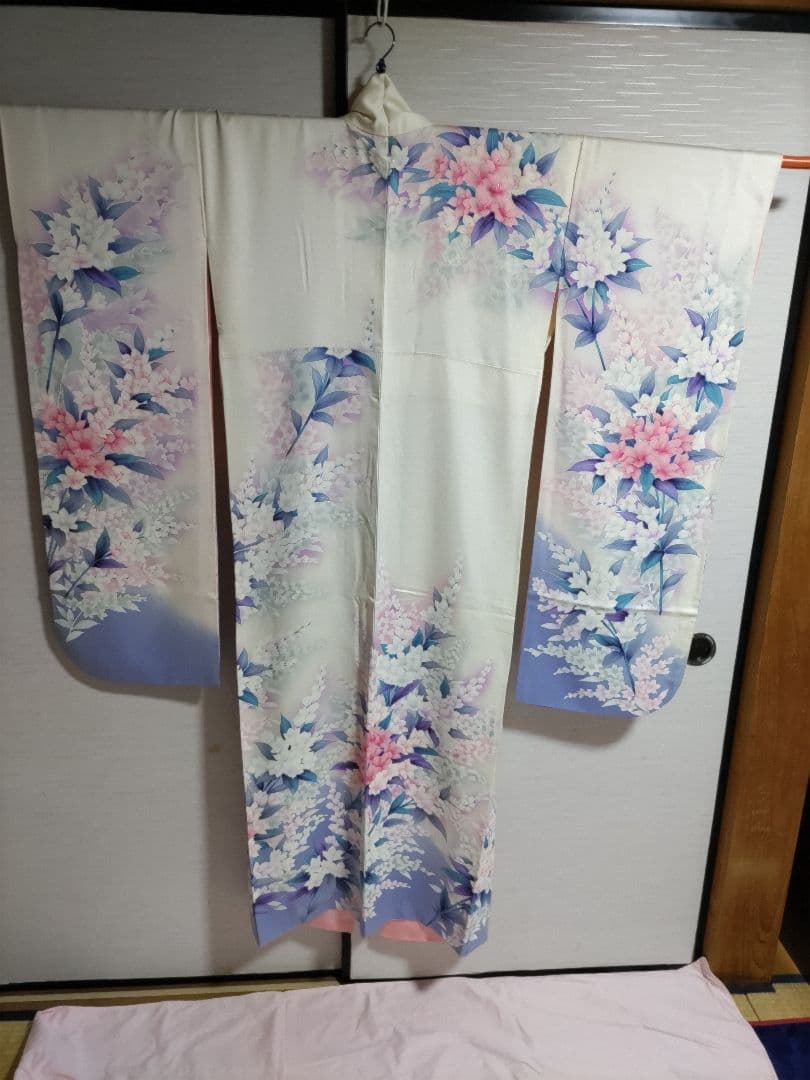 振袖セット　正絹　 白と薄紫ピンクの花柄　さが美