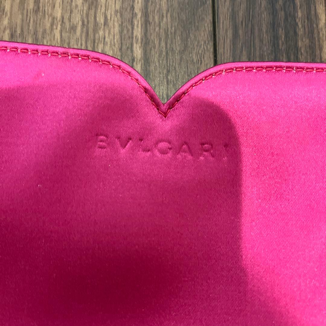 ブルガリ　BVLGARI ピンク サテンクラッチバッグ チェーンストラップ