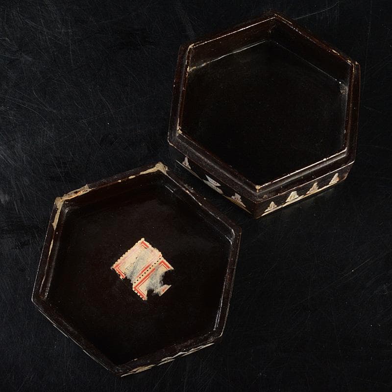 中国　清朝　青花花文鼻煙壷　花瓶　2点　李朝螺鈿装飾六角箱入り　C　R7421