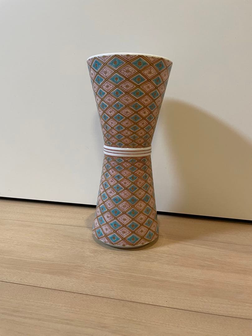 天皇皇后御用達　仁和窯（柿右衛門焼合資会社）　花瓶