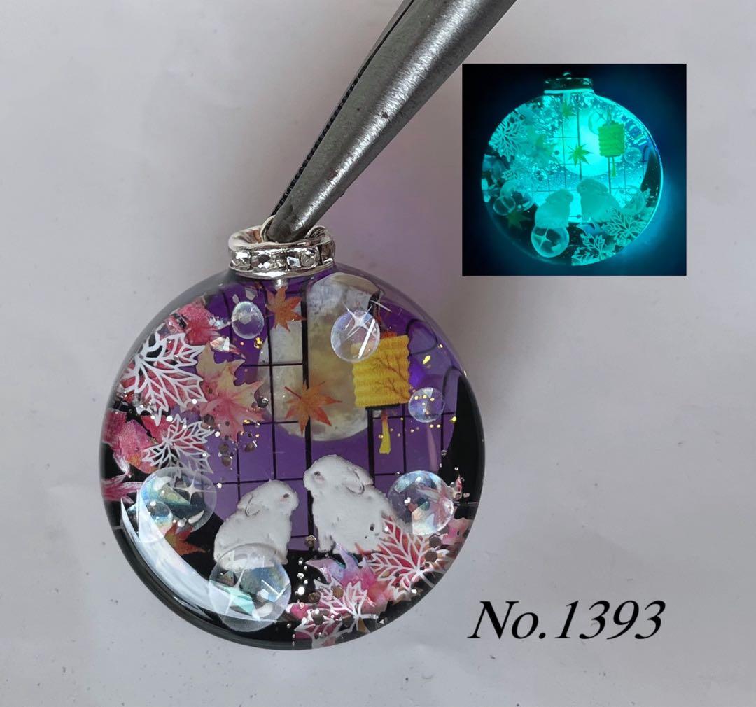 RUKURUKU/ハロウィンの夜のシマエナガ　蓄光　オルゴナイトネックレス