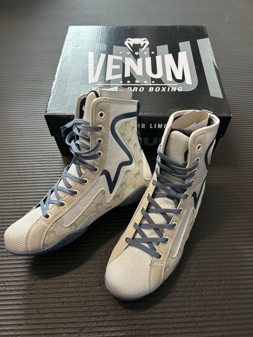 VENUM ボクシングシューズ　モノグラム　プロボクシング　24.5〜25cm