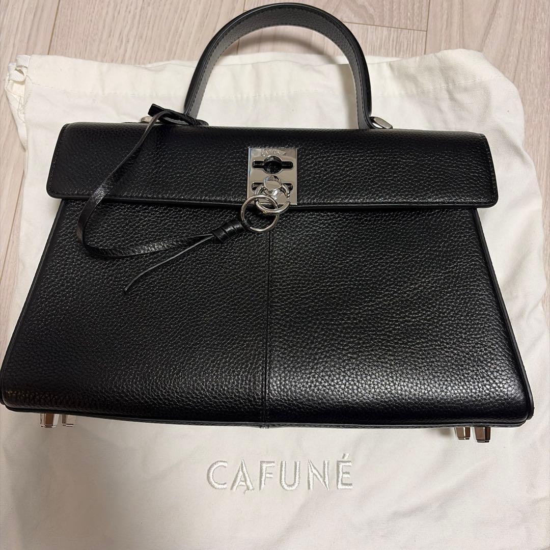 CAFUNÉ ブラックレザーハンドバッグ