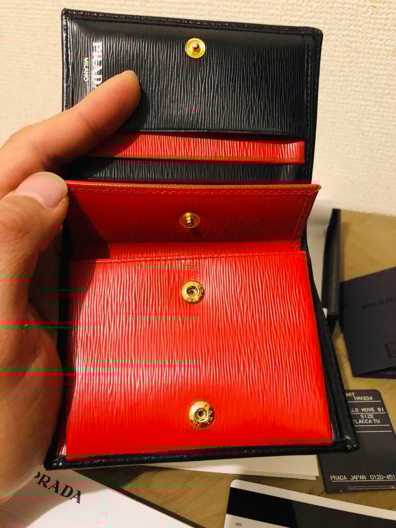PRADA二つ折り財布 (ICチップ(RFID)搭載)