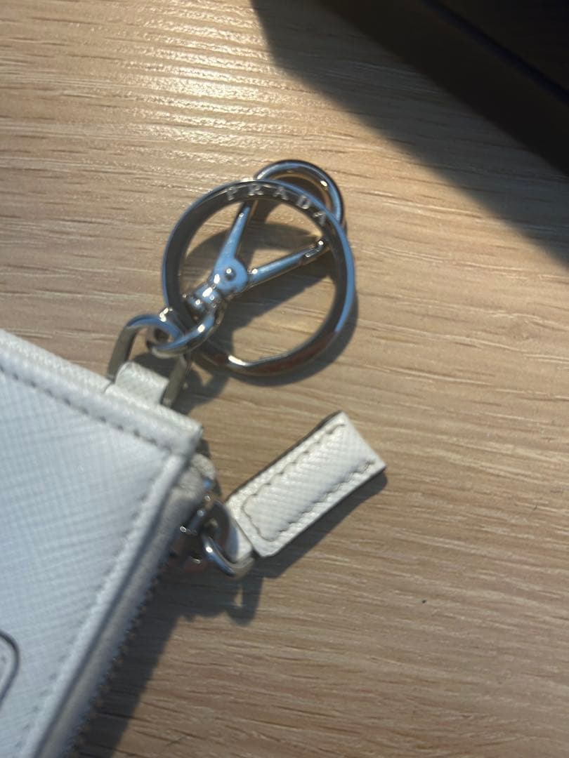 PRADA 美品　ホワイトレザー ケース