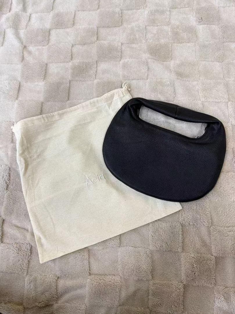 Aeta ブラックレザー ミニハンドバッグ サイズM