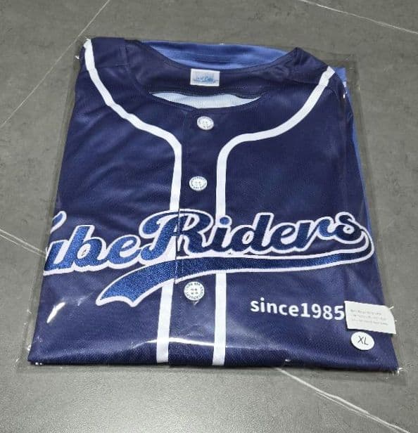 TUBE 40周年記念ユニホーム　XLとワッペン