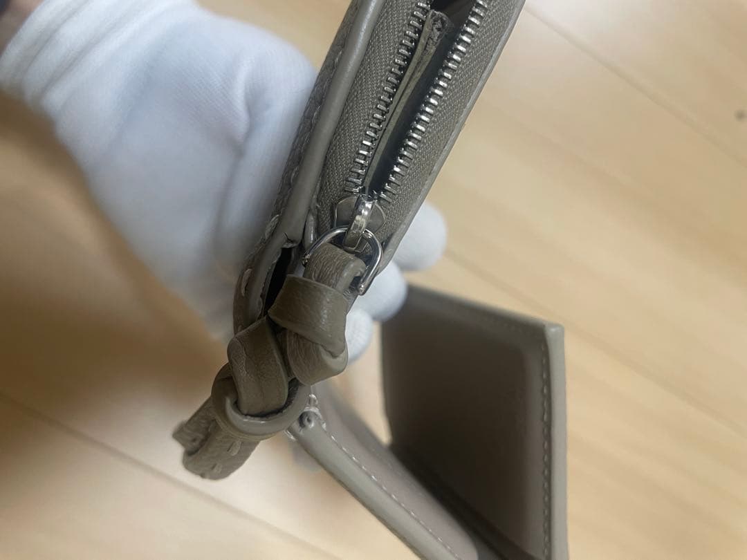 FENDI フェンディ ピーカブーマイクロ三つ折り財布セレリアグレー