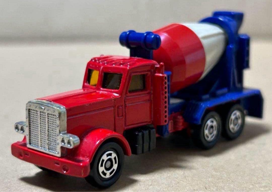 トミカ アメリカン ミキサー車
