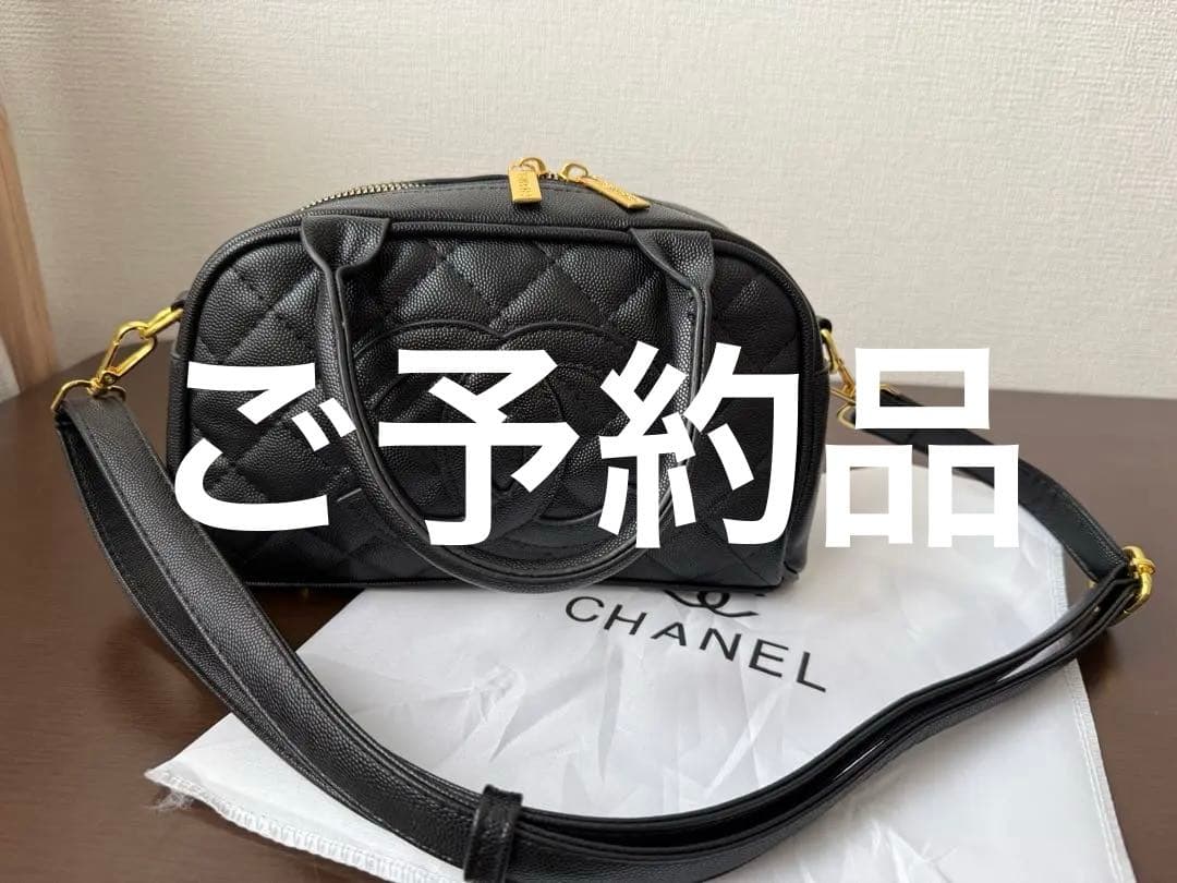 CHANELノベルティ ブラック レザーハンドバッグ