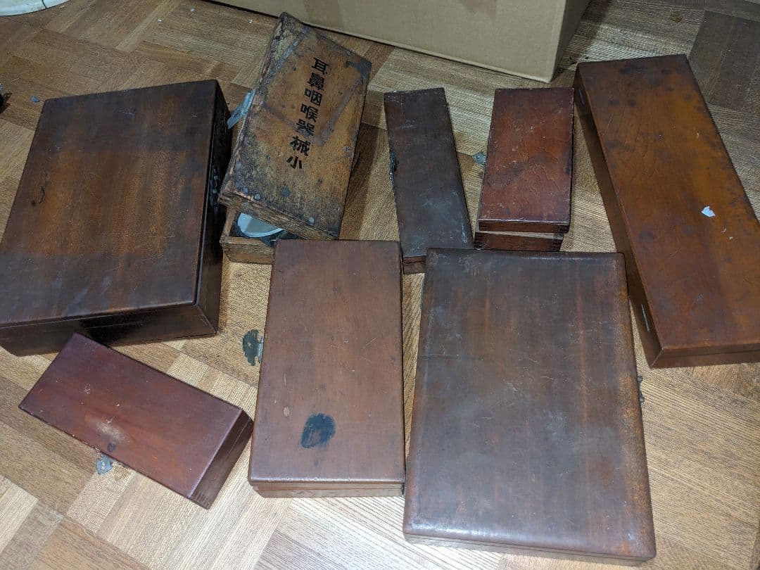 アンティーク 手術器具セット ８個の木箱付き　外科用医療器具