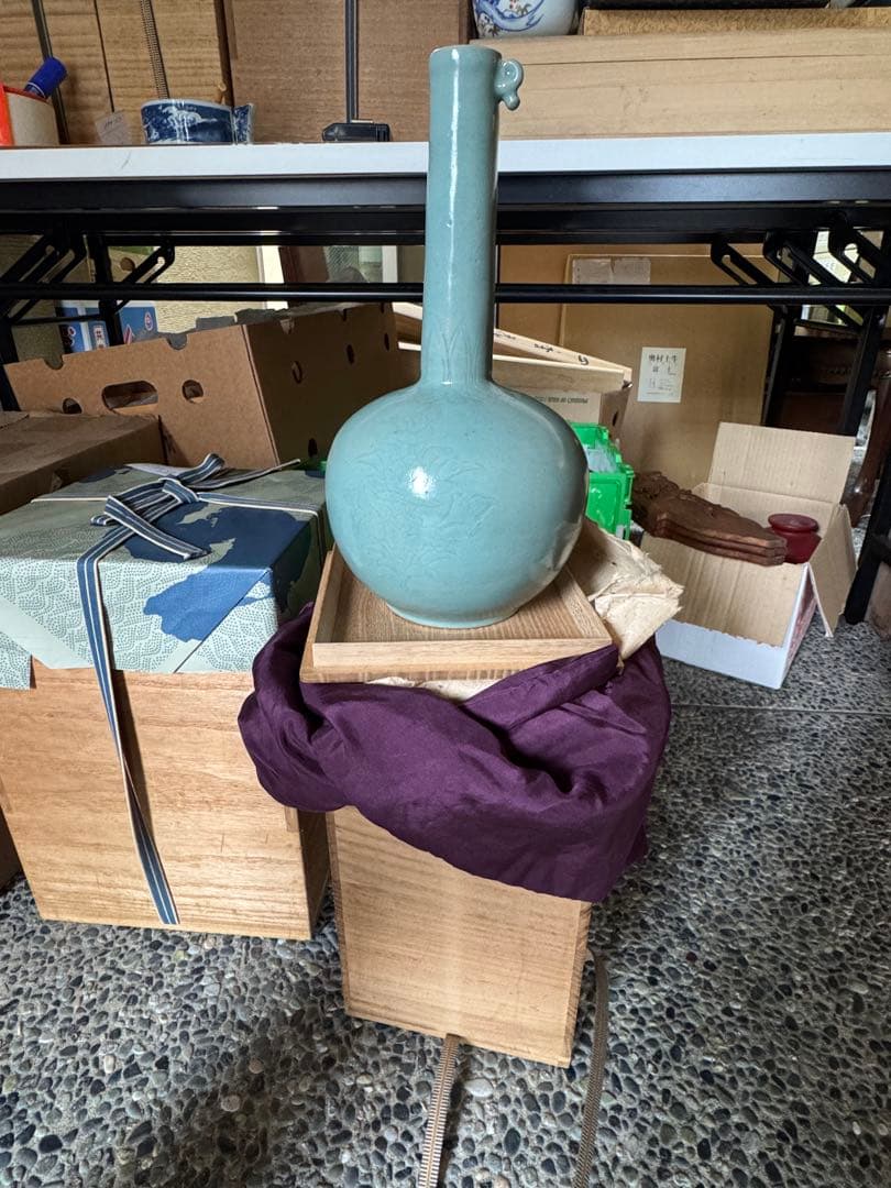 ‼️最後の値段‼️リサイクルFORT‼️唐物⑨‼️中国製の青磁が美しい一輪挿し花瓶‼️箱入