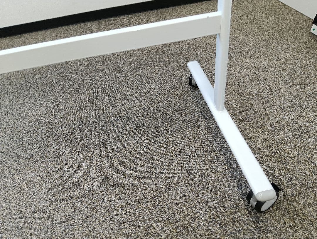 ●絶対お得です/引き取りで6500円//大型ホワイトボード 移動可能 スチール製