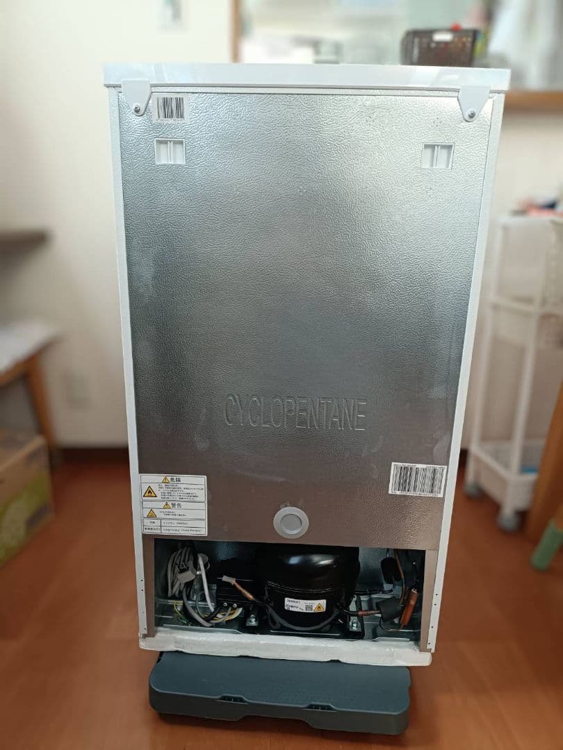 Hisense 縦型冷凍庫 ホワイト