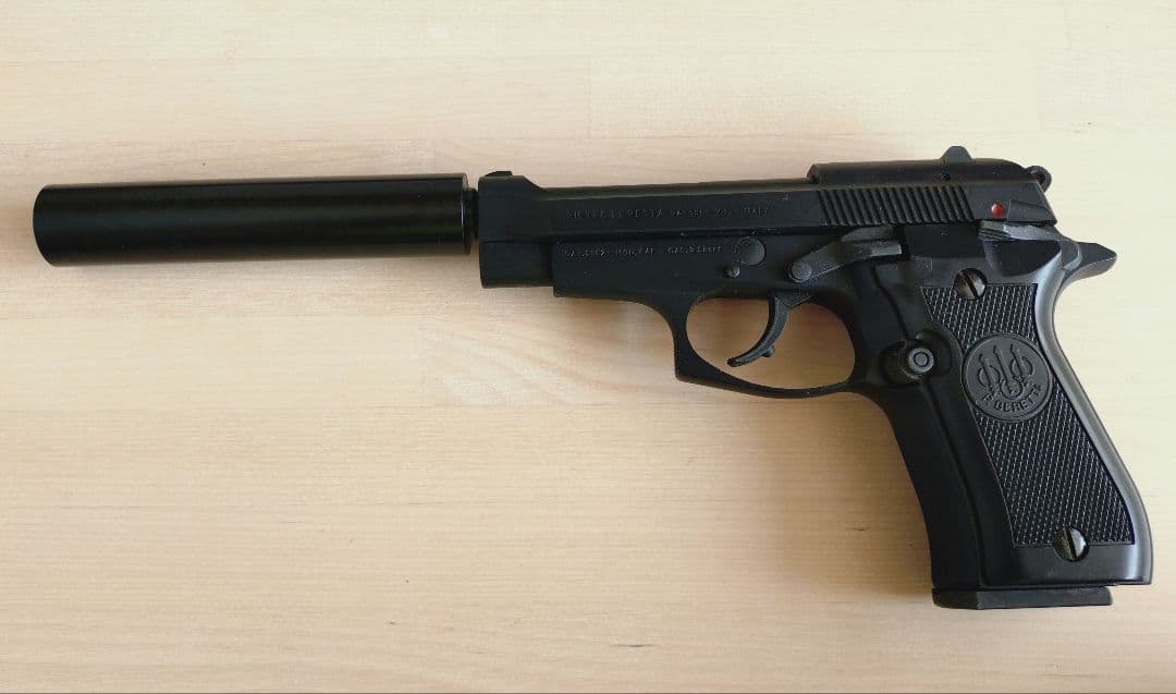 ウエスタンアームズ　ベレッタM84FS サイレンサー付き