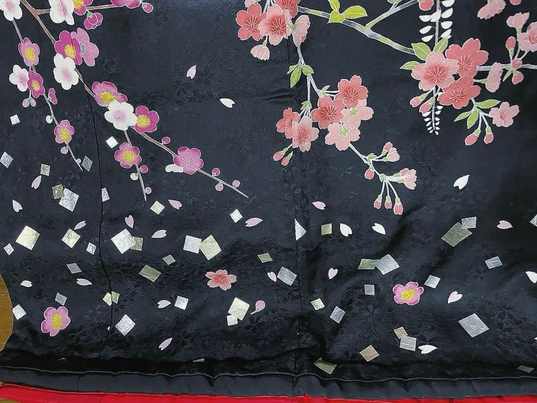 引き振袖　手描き友禅の黒に、乱菊と藤の花が咲き誇る作家物のお引きずり　花嫁衣装