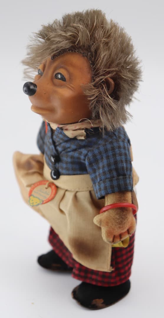 STEIFF \"Micki\" ハリネズミ女の子のキャラクター人形17cm