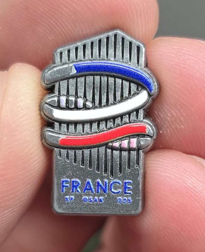 大阪・関西万博　フランス館　スタッフピン　非売品　レア　ピンズ　ピンバッジ