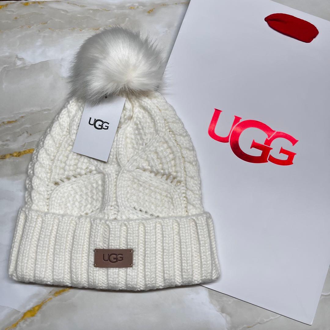 【新品未使用】UGG ポンポン付きニット帽 ホワイト　02