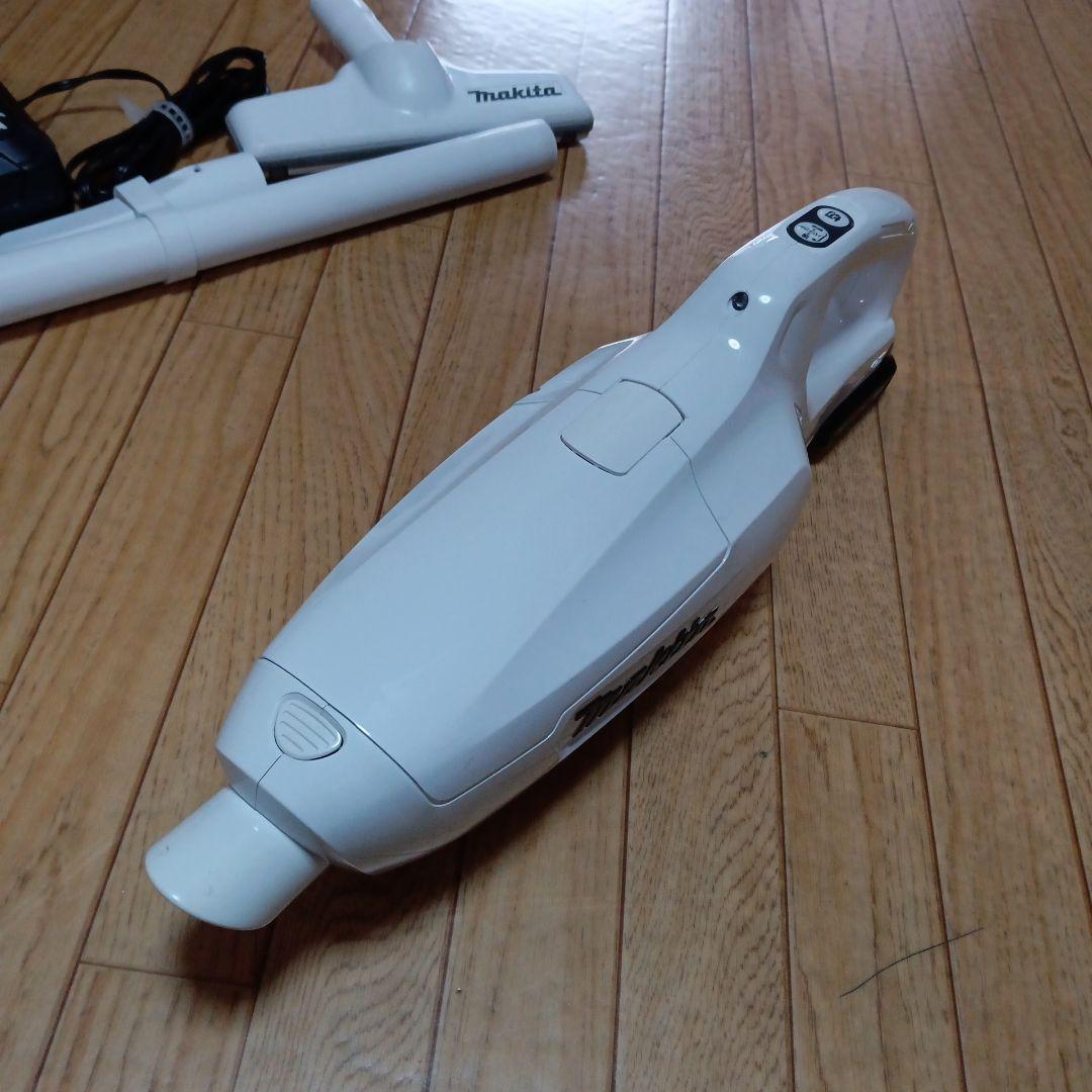 マキタ10.8V充電式クリーナCL107FD 純正バッテリー、充電器付