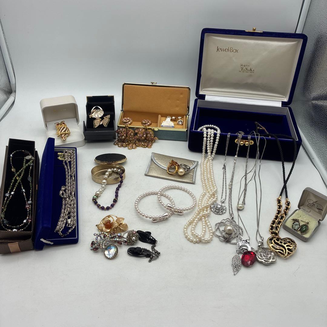 L*e様 アクセサリー　まとめ　ジュエリーBOX ネックレス　ブローチ　指輪