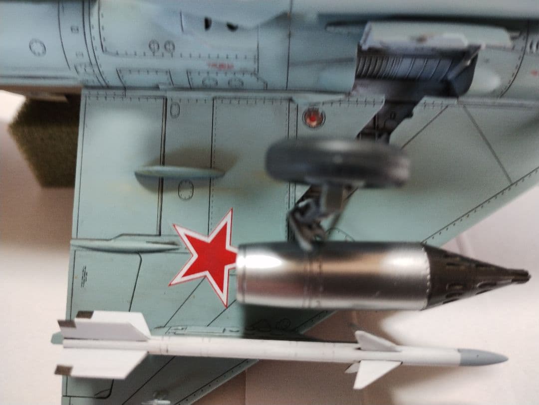 プラモデル完成機　1/48　MIG-21MF フィッシュベット