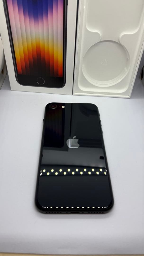 バッテリー97% Apple iPhone SE (第3世代) ブラック 本体