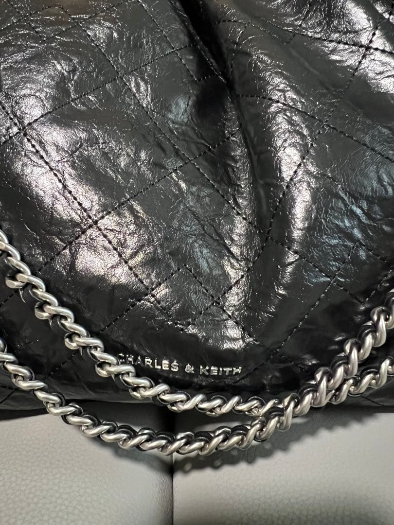 CHARLES & KEITHブレードチェーンハンドルホーボーバッグ