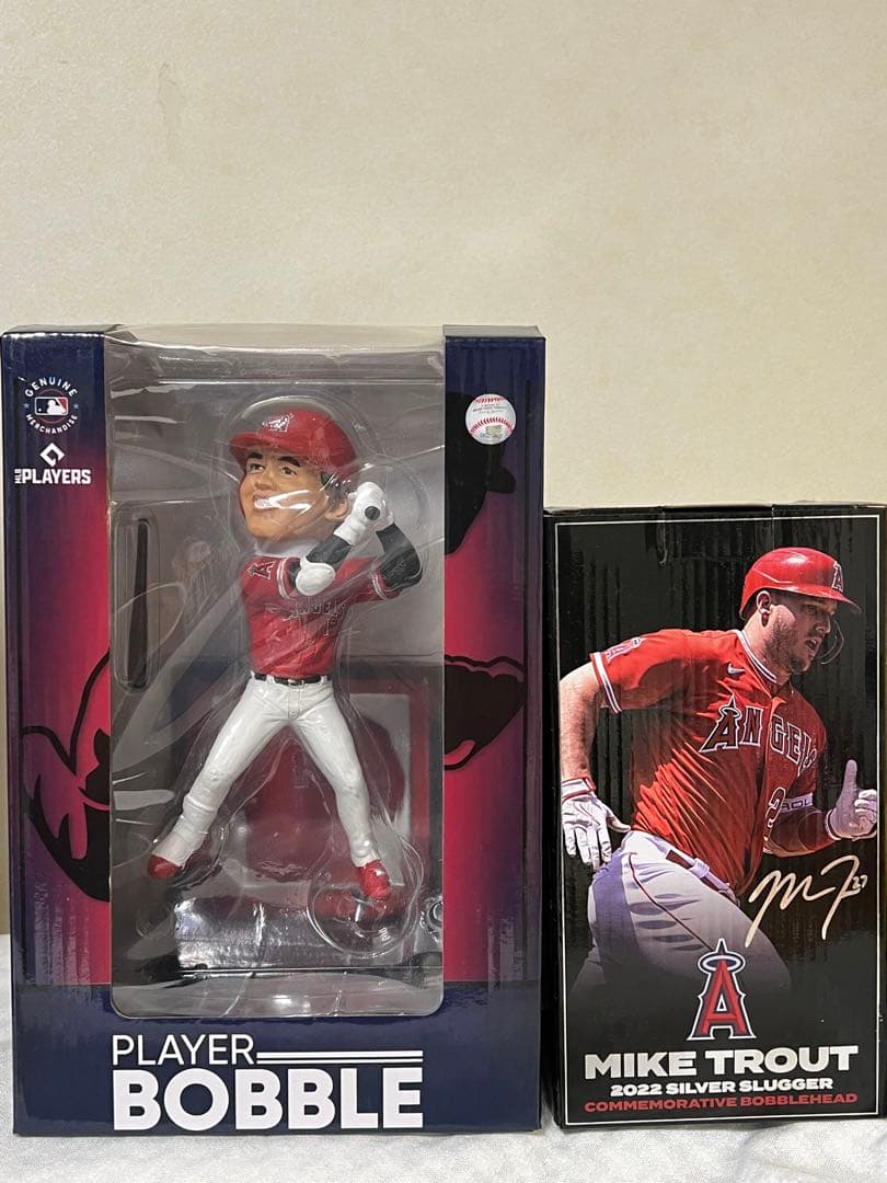 大谷翔平選手 ボブルヘッド フィギュア　トラウトのボブルヘッドもつけます。