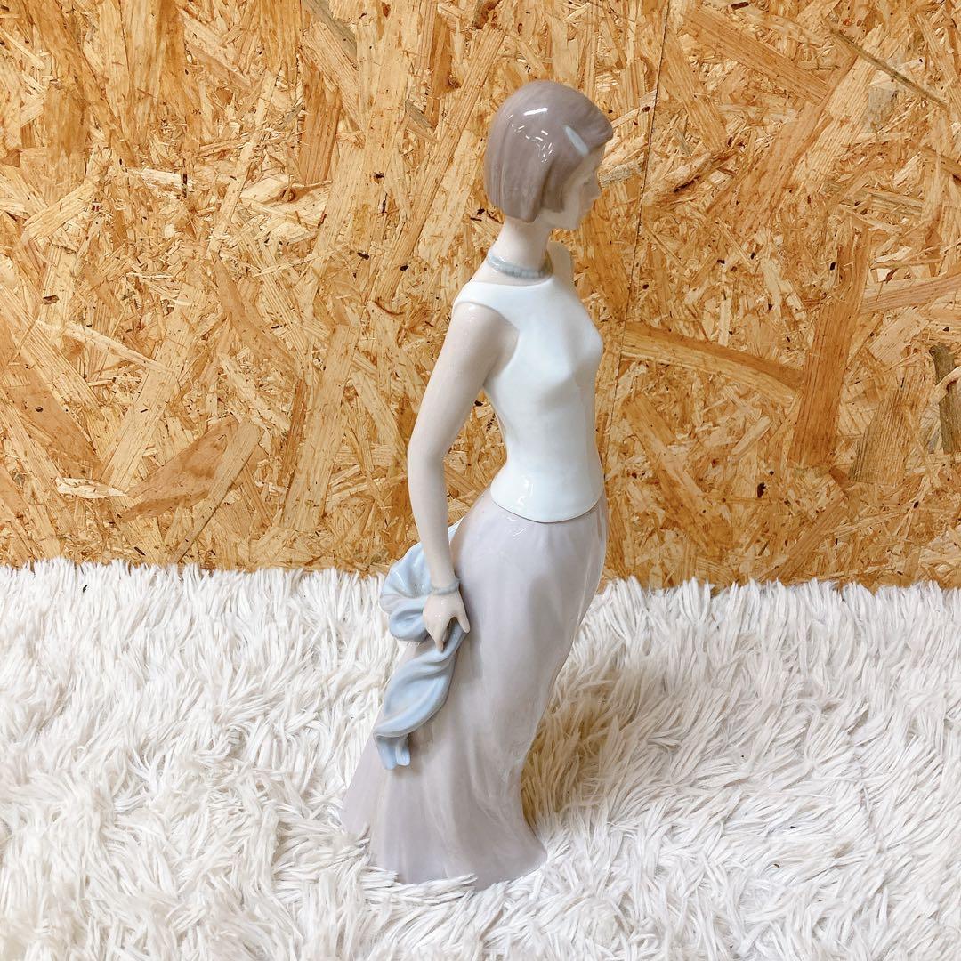 リヤドロ　LLADRO スズラン　フィギュア　置き物　工芸品　陶器