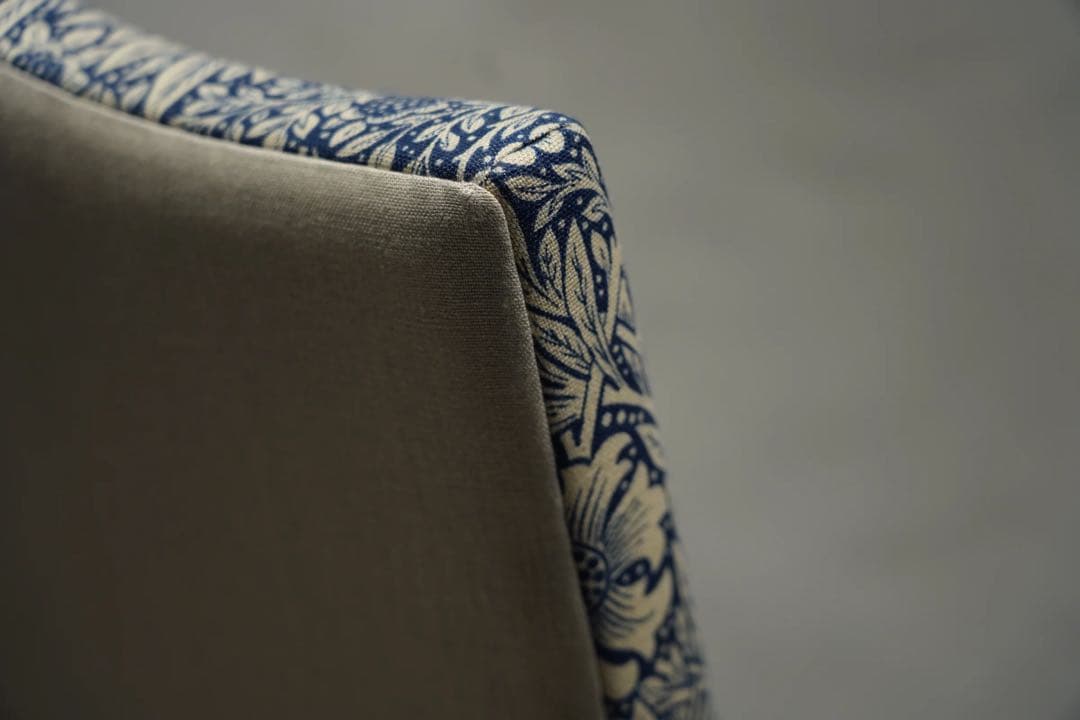 イギリスアンティーク アームチェア ジャコビアン様式　動物脚　張替済　ソファ