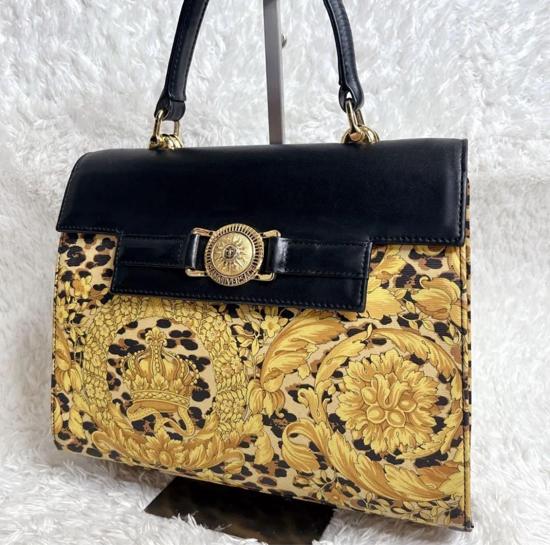 ジャンニヴェルサーチェ 太陽神 ハンドバッグ 自立 総柄 メデューサ レザー