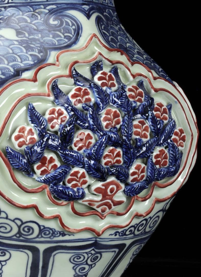 中国古玩 青花釉裏紅透彫花弁麒麟紋壺 唐物 飾壺 花瓶 時代物 古美術 骨董品