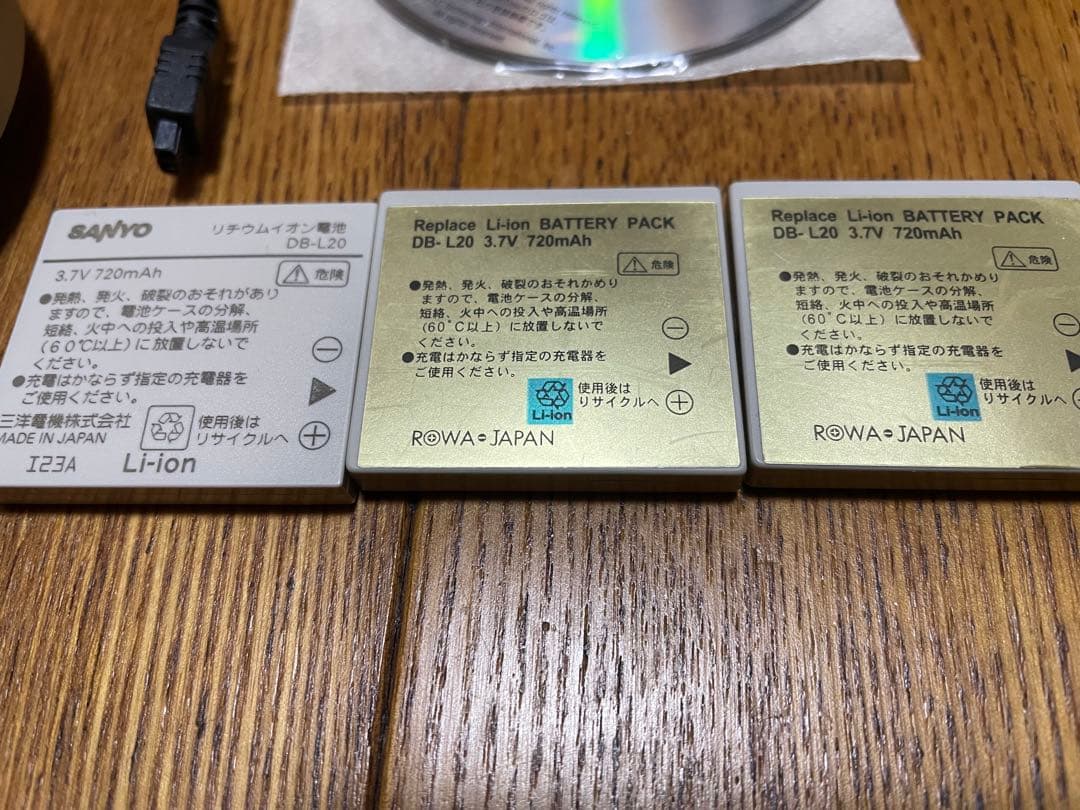 【美品】SANYO Xacti C4 デジタルビデオカメラ／箱・バッテリー✖️3