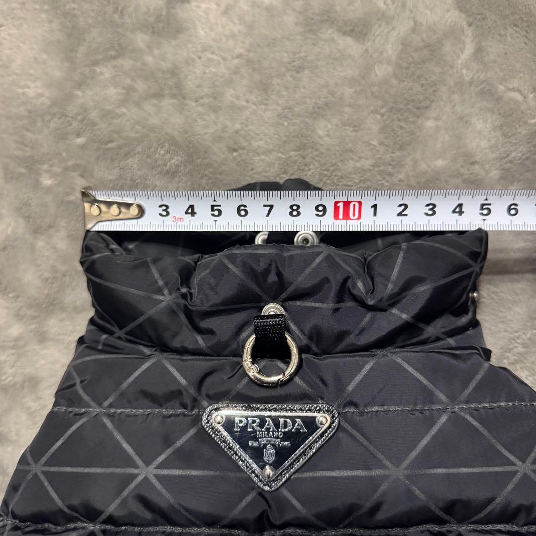 プラダ　ダウンジャケット 犬用 ペットダウン prada 黒 トライアングル
