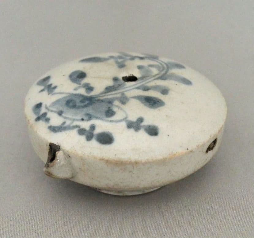 『李朝青花草花紋丸形水滴』 白磁　染付　古陶磁器　李氏朝鮮　硯滴　水注　古美術