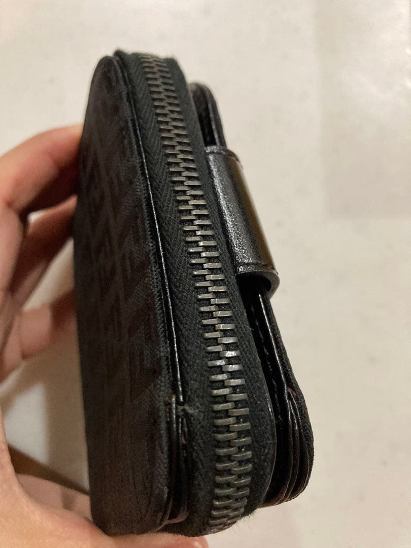 Fendi ブラック モノグラム 二つ折り財布