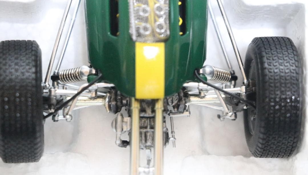 SPARK製 　ロータス２５　Ｊ・クラーク　１９６３チャンピオン 1/18