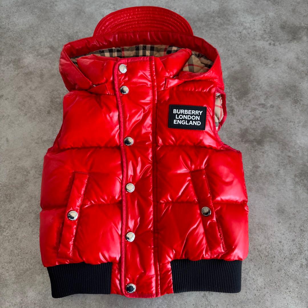 極美品 バーバリー キッズ ダウンベスト 92 赤 フード キッズ