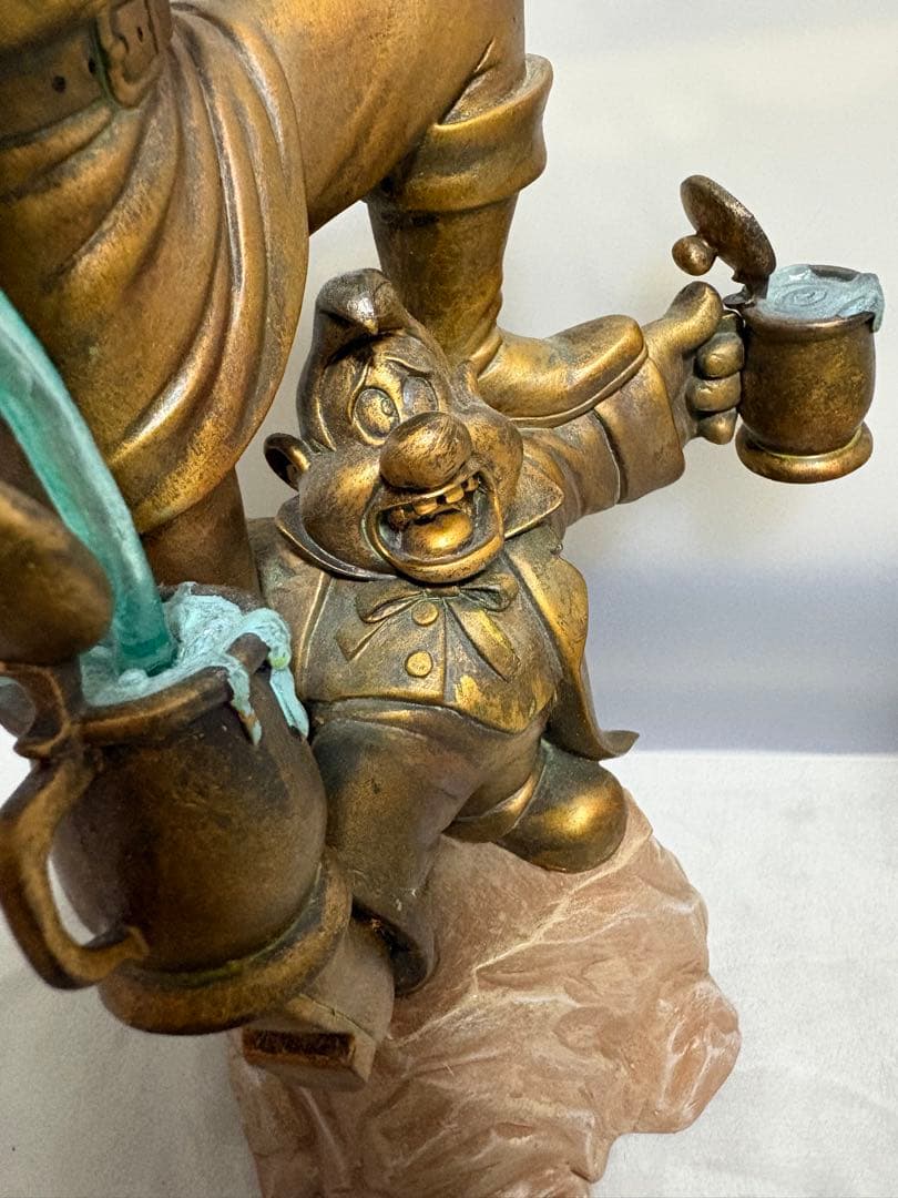 ミ*ク様 美女と野獣 ガストン＆ル・フウ フィギュア 銅像 訳あり