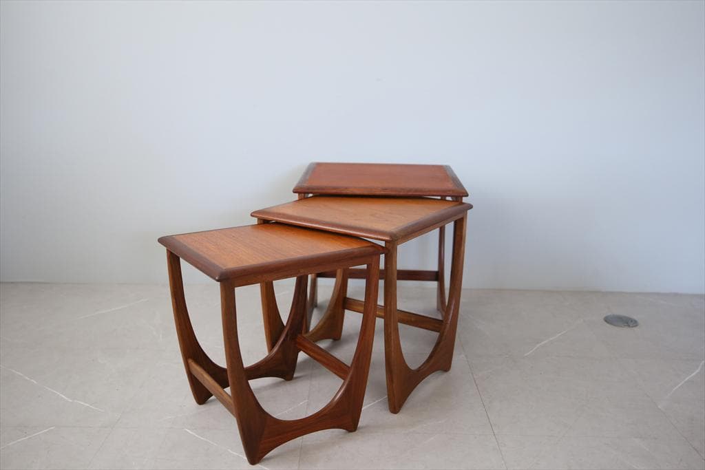 英国アンティークG-PLANジープランネストテーブル3台/収納式机(89-1)