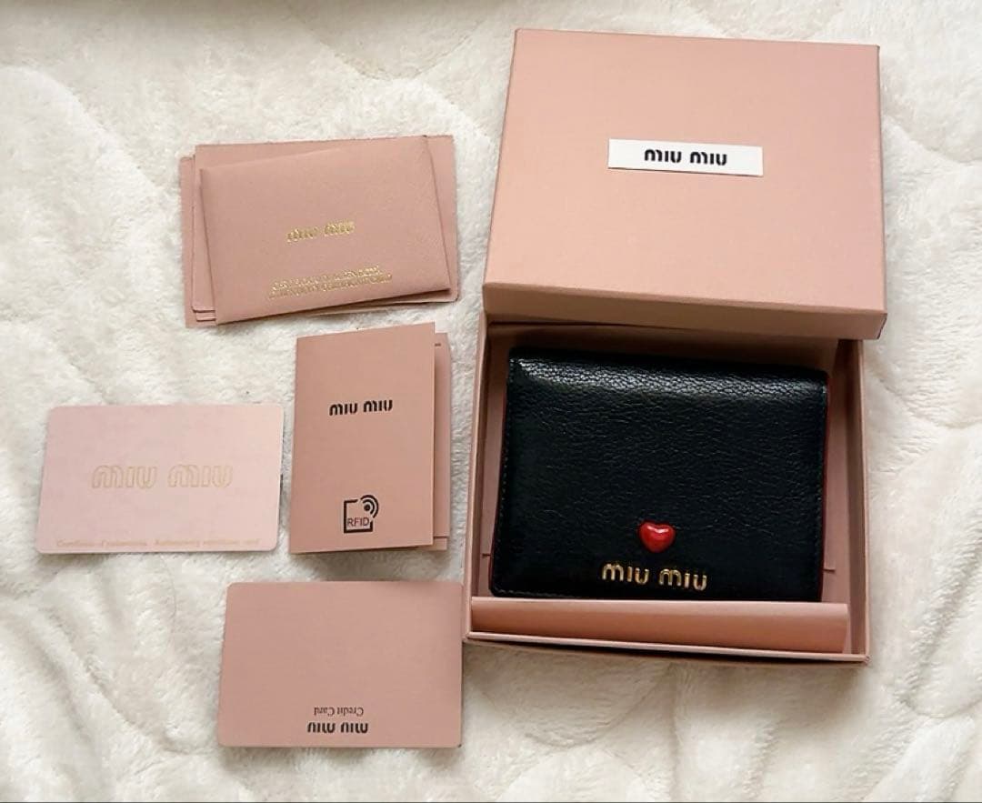 【箱・ギャランティカード付き】miumiu 財布 マドラス ハート