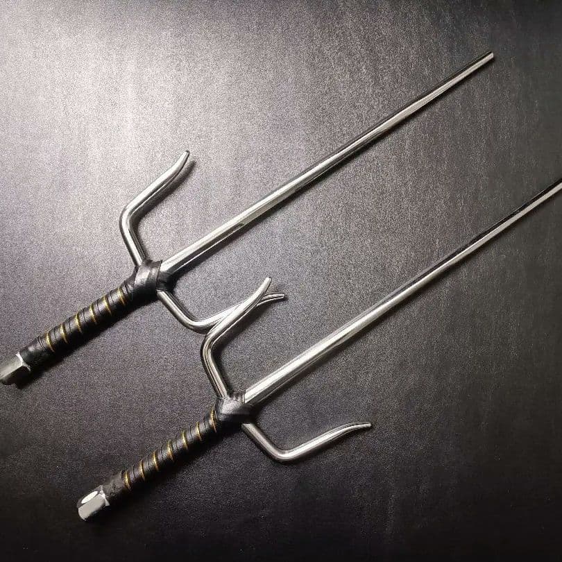 k*u様 武具　十手　48CM　2本セット　釵　琉球古武術　鉄製　古武道具　サイ