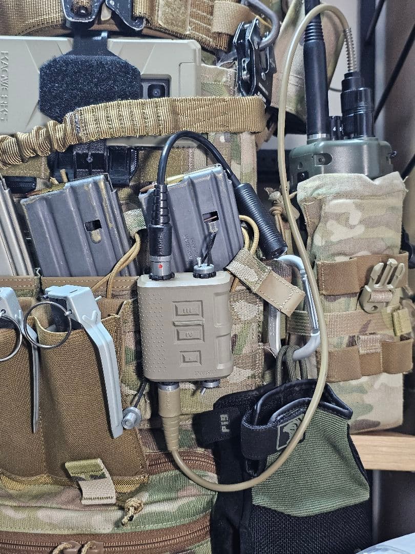 INVISIO V60 PTT　ダミーモデル