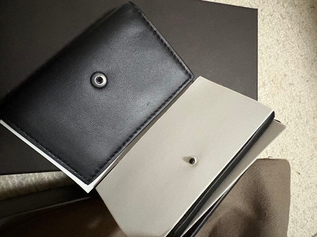 Bottega Veneta ブラックレザー財布 ギフトボックス付き