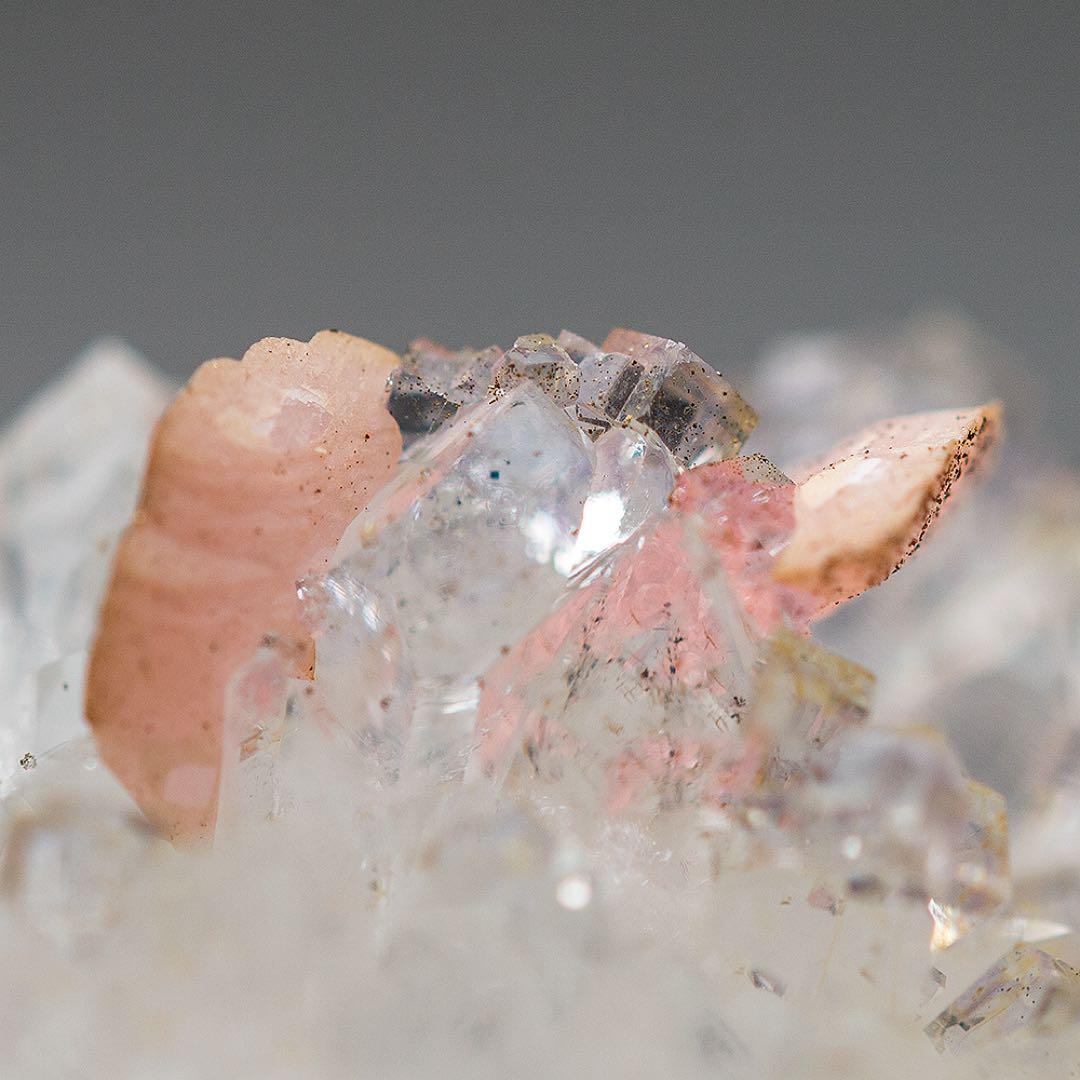 中国 ロードクロサイト フローライト 天然石 原石 鉱物標本 鉱石 蛍石 713